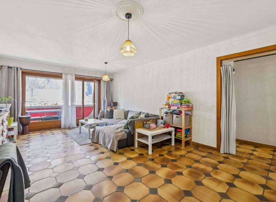 Discover this charming living space, perfect for relaxation and entertainment.