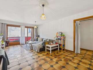 Discover this charming living space, perfect for relaxation and entertainment.