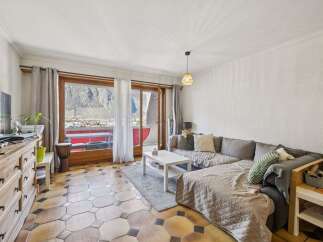 Discover this charming living space with stunning mountain views.
