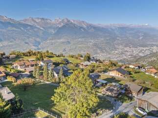 Discover your dream home with breathtaking mountain views! This stunning property boasts modern architecture, spacious interiors, and a serene atmosphere.