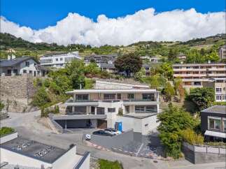 Discover modern living in this stunning property, boasting contemporary architecture and breathtaking views.