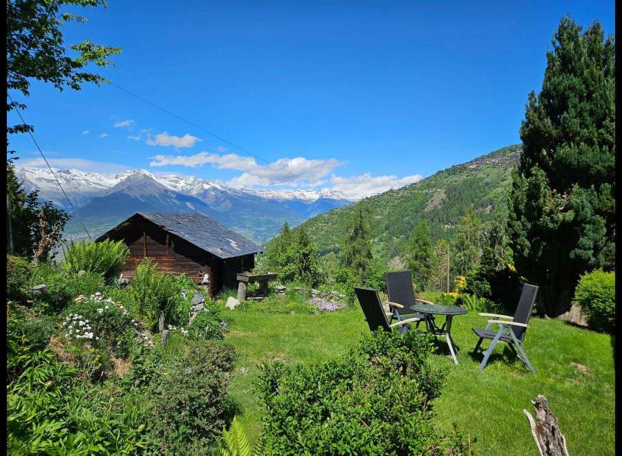 Escape to your dream home nestled in the heart of nature, offering breathtaking mountain views and a serene atmosphere.