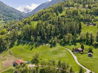 Discover your dream home nestled in the heart of nature! This stunning property boasts breathtaking mountain views and lush green surroundings.