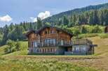 Experience luxurious mountain living in this stunning log cabin, nestled amidst a picturesque alpine landscape.