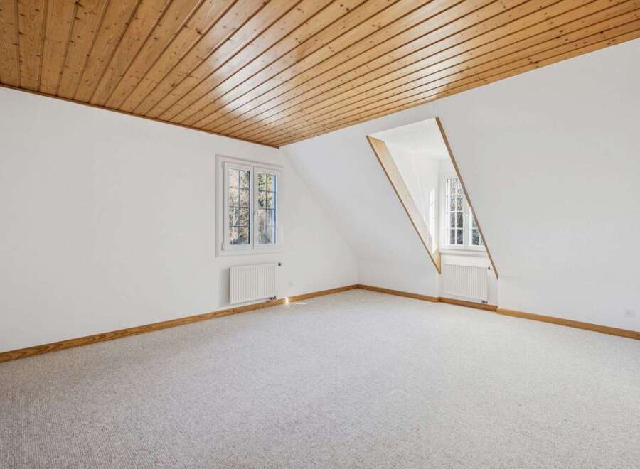 Discover the charm of this bright and airy room, featuring a stunning wooden ceiling that adds warmth and character.
