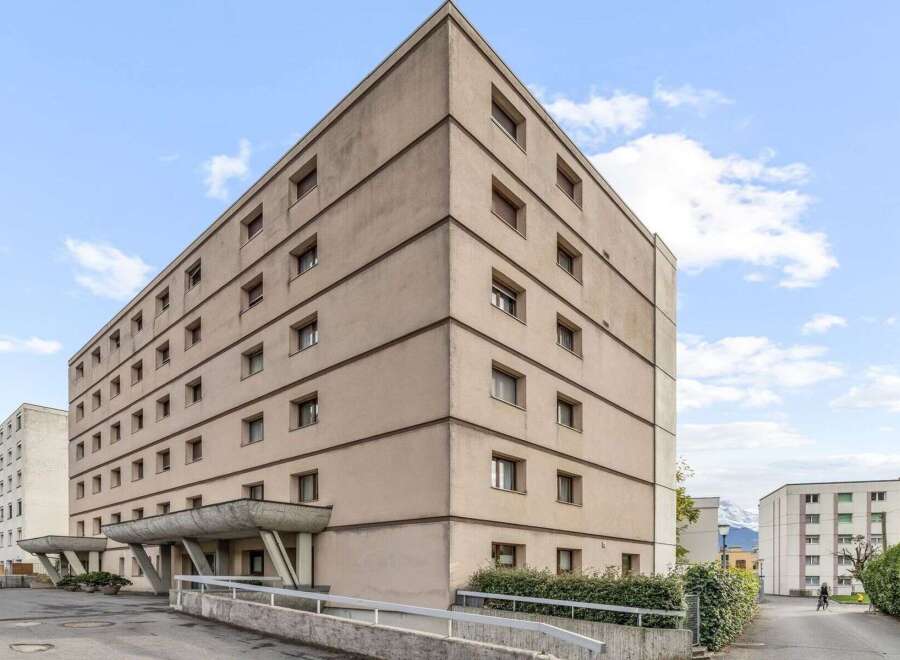 Discover this modern building with a unique architectural design.