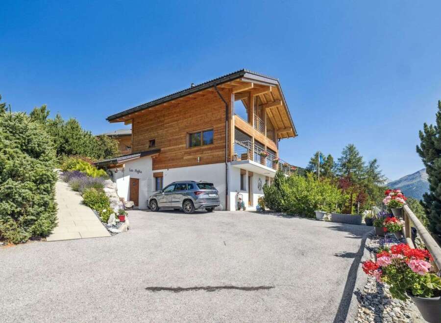 Discover the charm of this stunning property, boasting a modern design with a touch of rustic elegance.