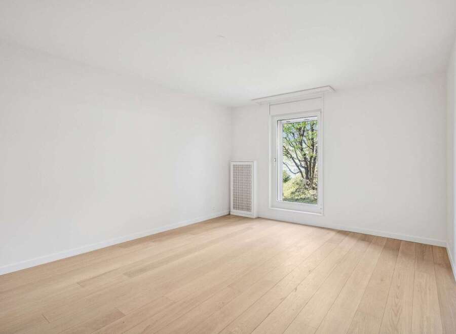 Discover the charm of this bright and airy room, featuring pristine white walls and elegant hardwood floors.