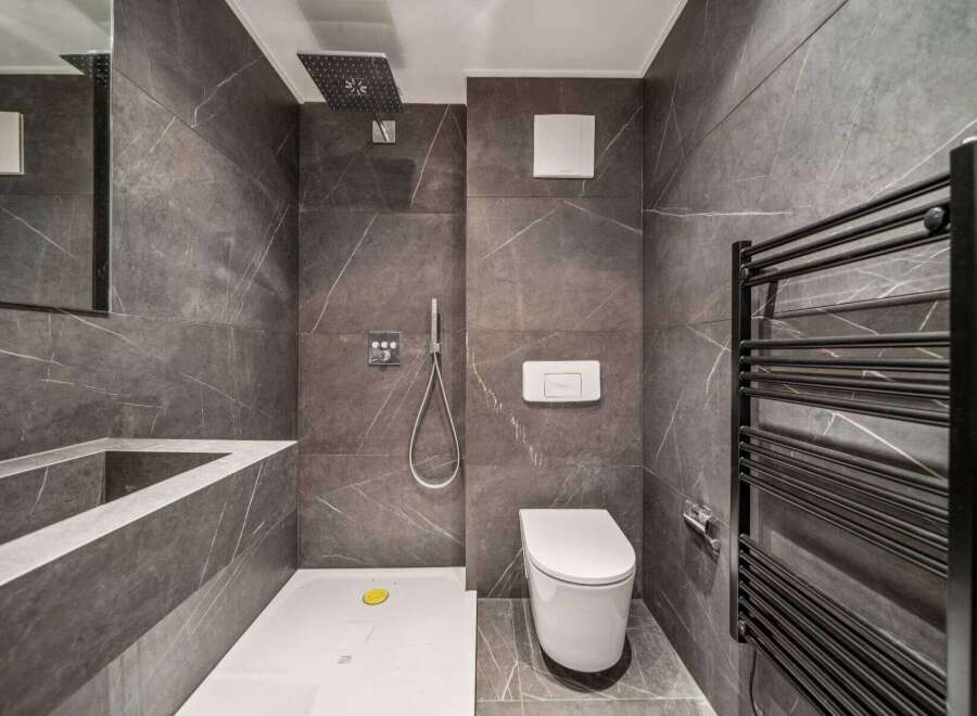 Step into modern luxury with this stunning bathroom design.