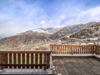 Enjoy breathtaking mountain views from this stunning property.