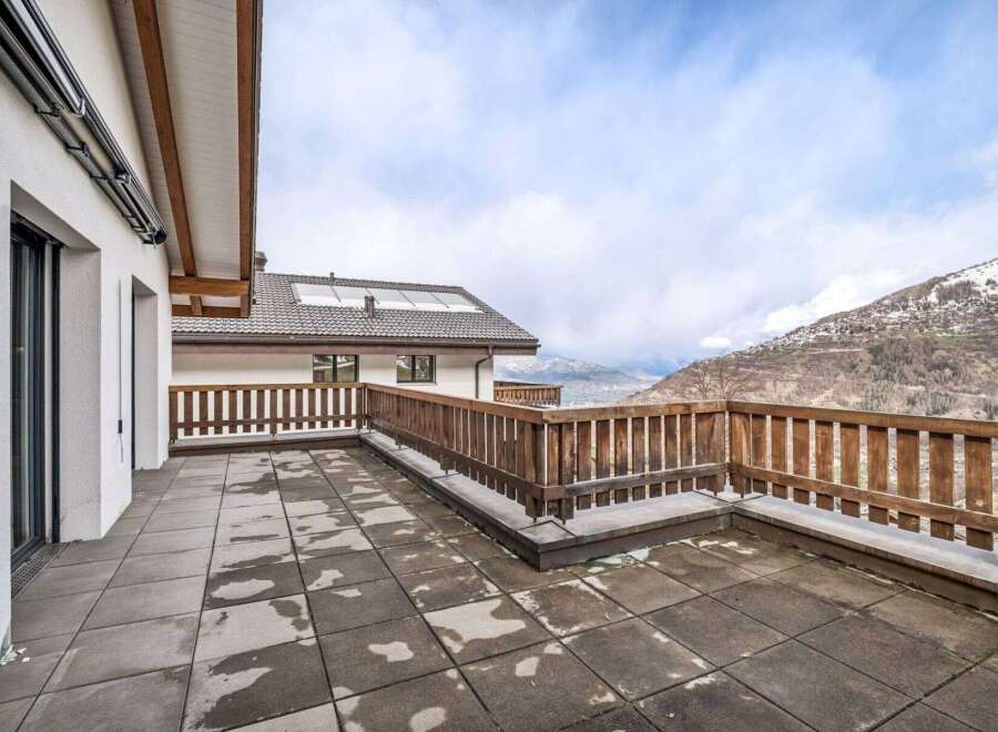 Enjoy breathtaking mountain views from this stunning property.