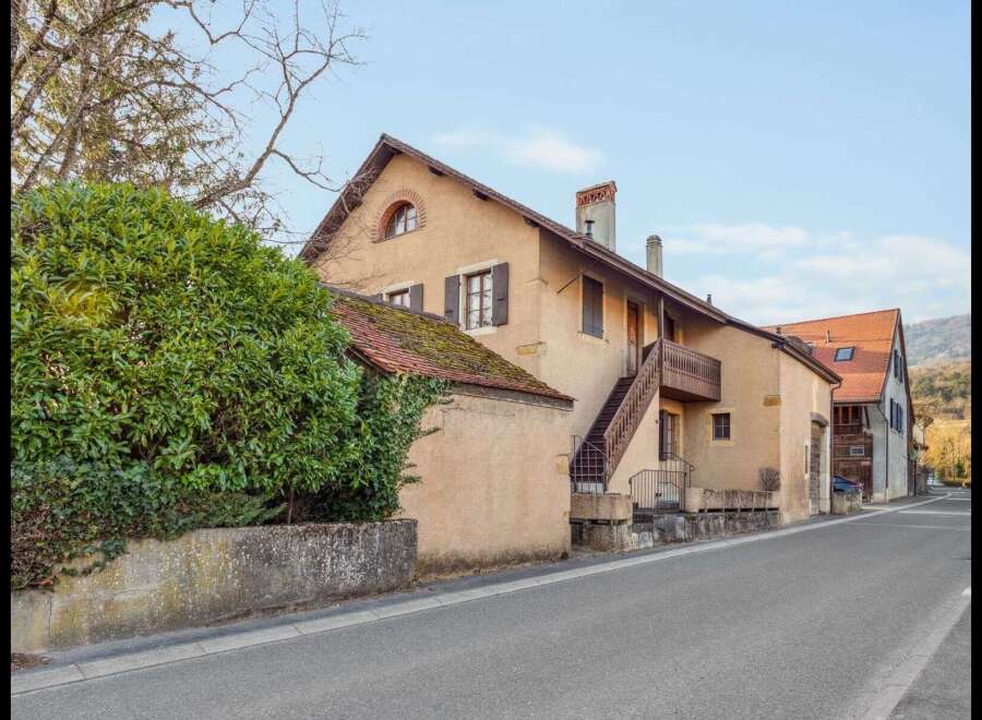Discover this charming property featuring a classic architectural design and a welcoming facade.