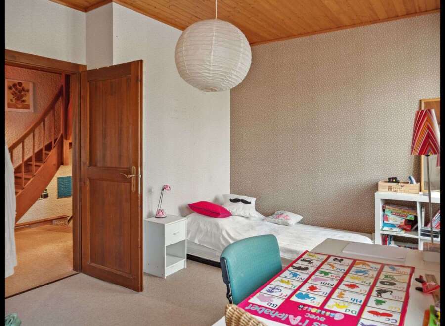 Discover this charming bedroom, perfect for a cozy retreat.