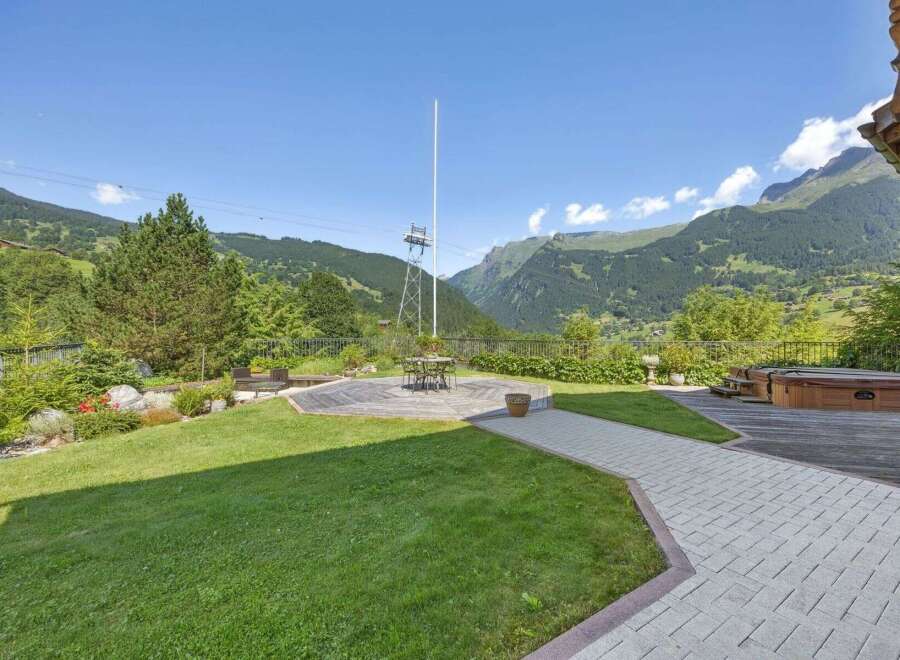 Experience the epitome of luxury living with this stunning property, boasting breathtaking mountain views.