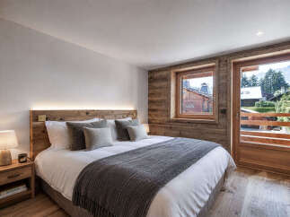 Experience the epitome of rustic elegance in this stunning bedroom.
