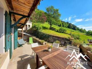 Discover a charming property with stunning views! This home features a beautiful outdoor terrace perfect for enjoying the surrounding natural beauty.