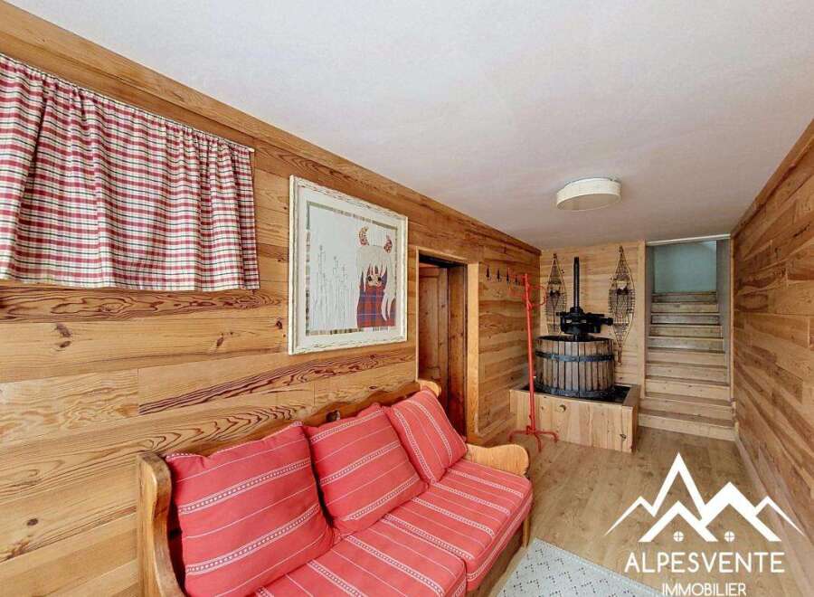 Discover the charm of this cozy chalet, featuring warm wooden interiors and a welcoming atmosphere.