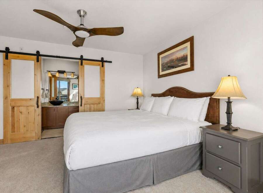 This stunning bedroom boasts a luxurious king-sized bed, perfect for a restful night's sleep.