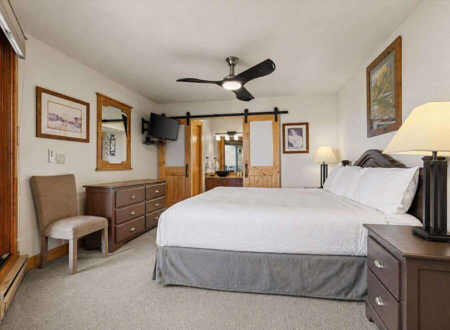 This stunning bedroom boasts a cozy and inviting atmosphere, perfect for relaxation.