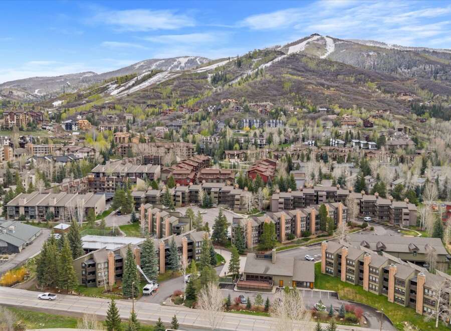 Discover the charm of this stunning mountain property, nestled in a picturesque setting.