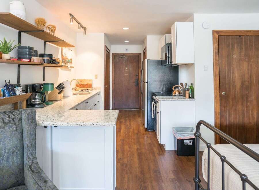 Discover this charming studio apartment, perfect for those seeking a cozy and functional living space.