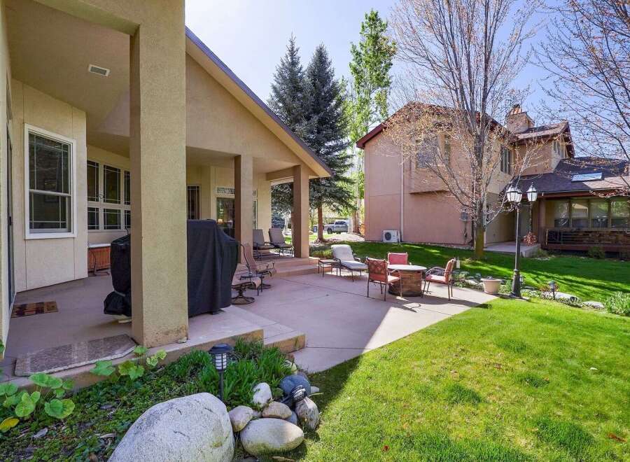 Enjoy outdoor living at its finest with this stunning property! Featuring a spacious patio, perfect for entertaining or relaxing.