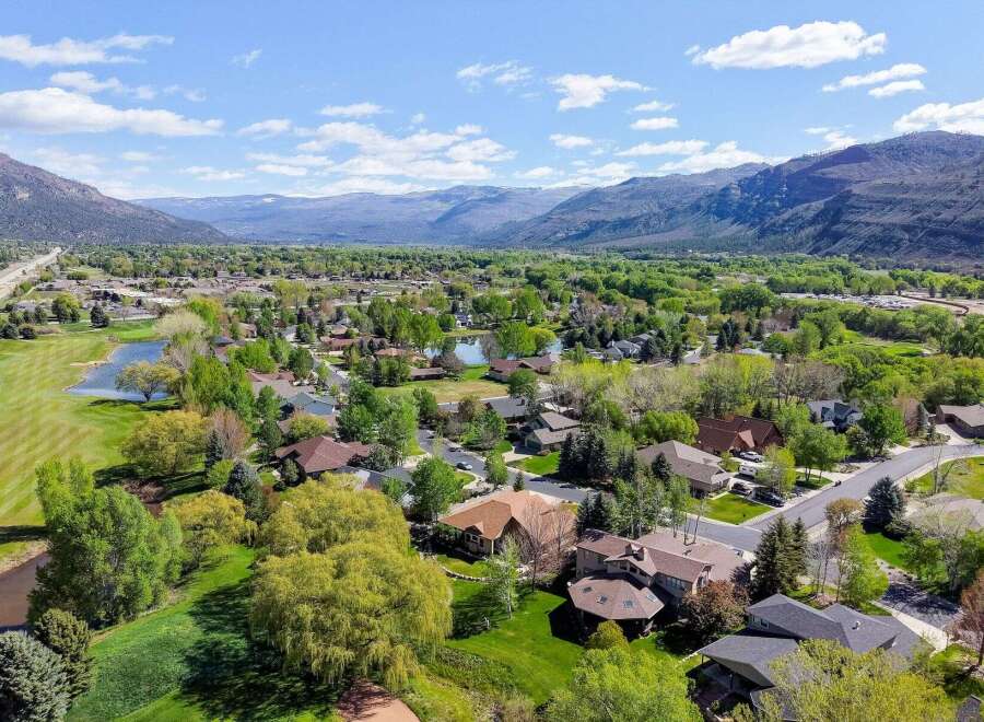 Discover the charm of this stunning property nestled in a picturesque landscape.