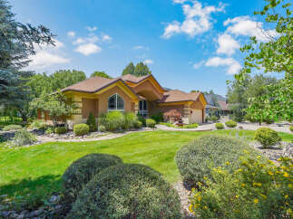 Discover this charming single-family home featuring a warm stucco exterior and a welcoming ambiance.