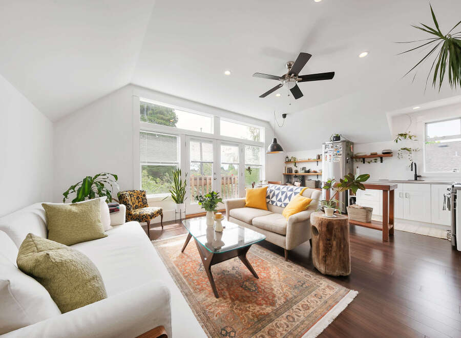 This stunning living space boasts a bright and airy atmosphere, perfect for relaxation and entertaining.
