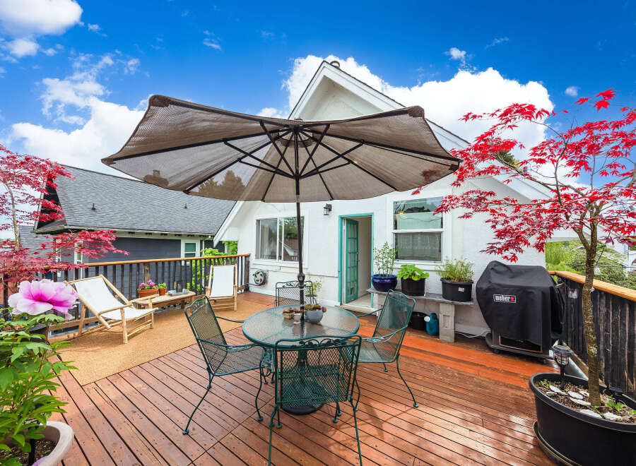 Enjoy outdoor living at its finest on this stunning deck! This property features a beautiful outdoor space, perfect for entertaining or relaxing.