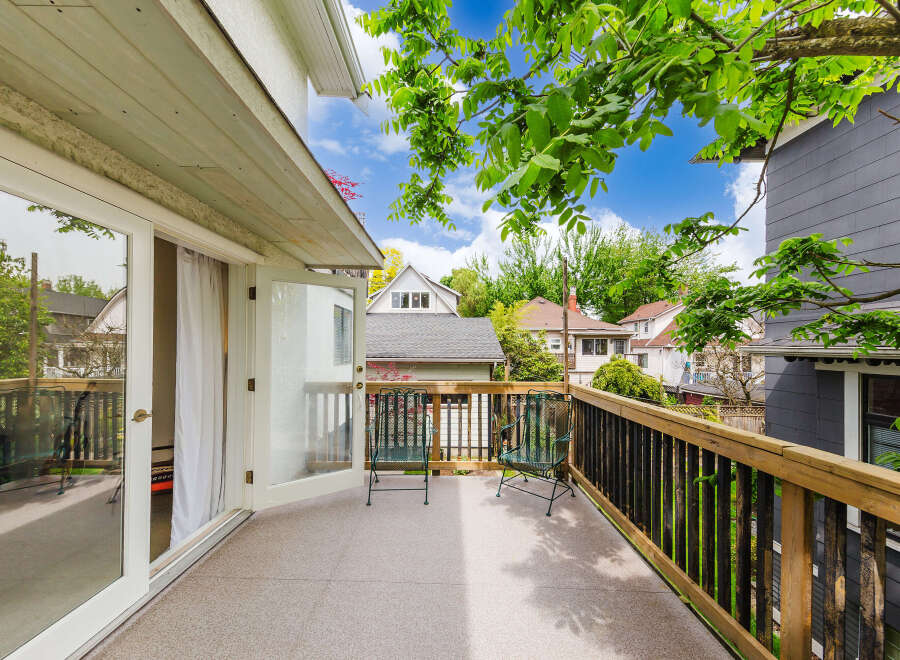 Enjoy the tranquility of this charming outdoor space, perfect for relaxation and entertaining.