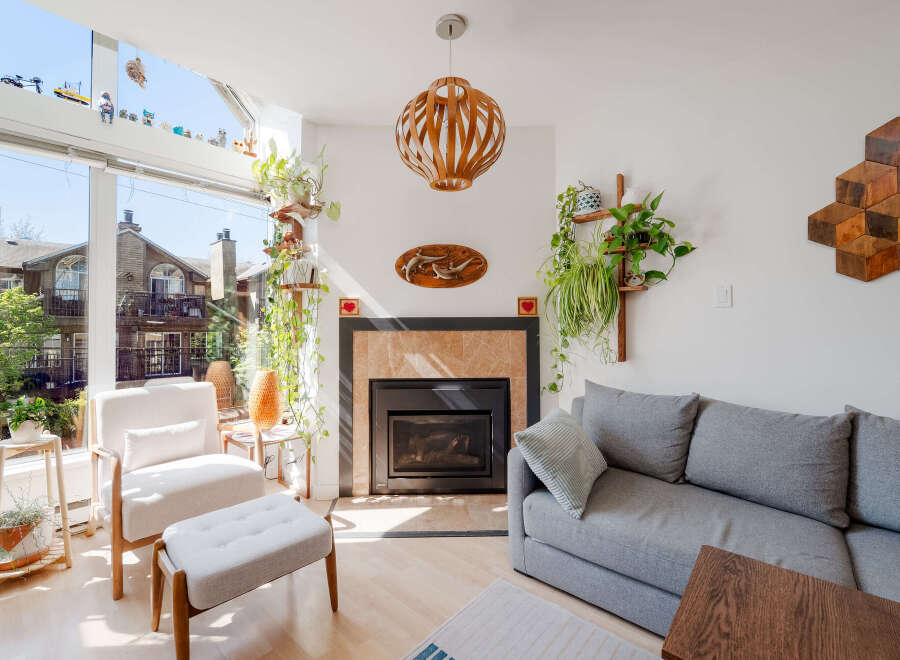 This stunning living room boasts a bright and airy atmosphere, perfect for relaxation and entertaining.
