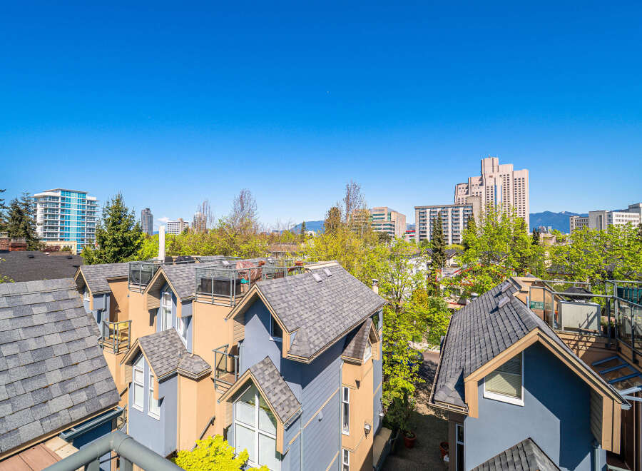 Discover urban living at its finest with this stunning property.