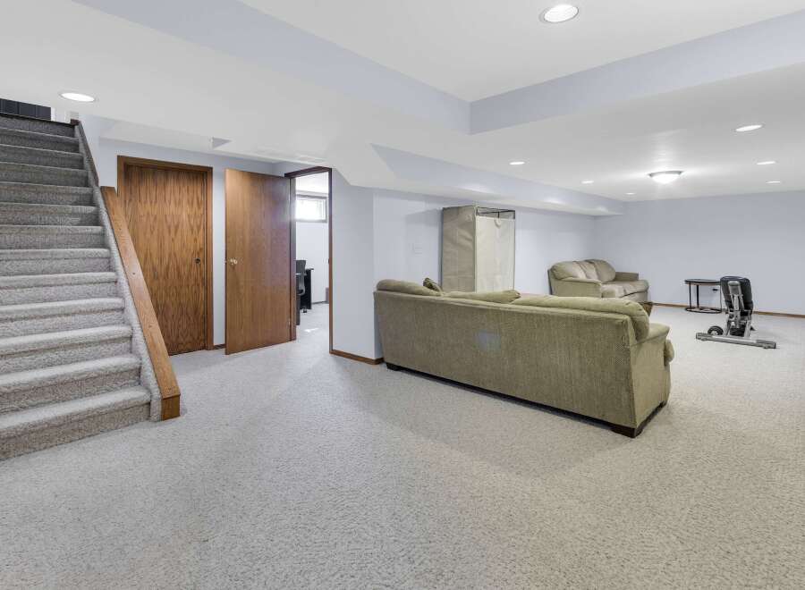 Discover the potential of this spacious basement, perfect for creating a cozy living area or a functional home gym.