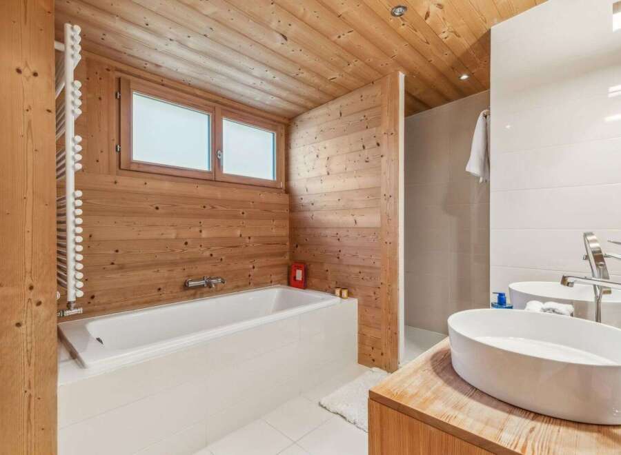 This stunning bathroom features a luxurious design with wooden walls and ceiling, creating a warm and inviting atmosphere.