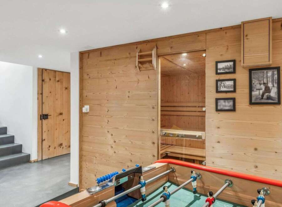 This stunning property boasts a luxurious sauna, perfect for relaxation and rejuvenation.