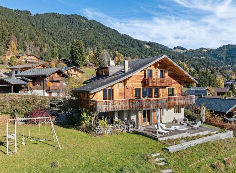 Discover the charm of this stunning wooden chalet nestled in a picturesque mountain setting.