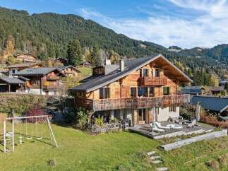 Discover the charm of this stunning wooden chalet nestled in a picturesque mountain setting.