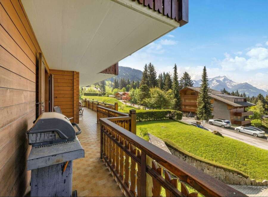 Enjoy breathtaking mountain views from this stunning property.