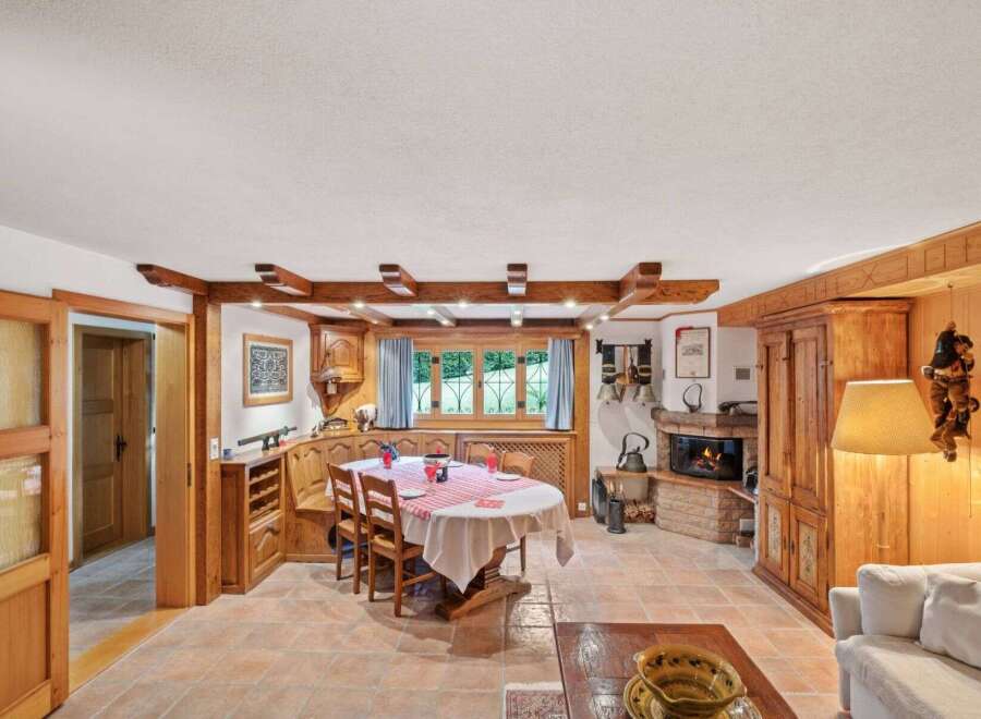 Step into a cozy and inviting living space, perfect for creating lasting memories.