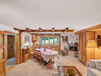 Step into a cozy and inviting living space, perfect for creating lasting memories.