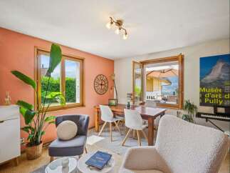 This charming property boasts a bright and airy living space, perfect for relaxation and entertaining.