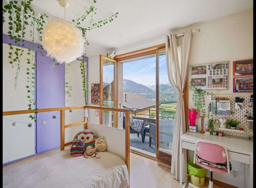 This charming bedroom offers a cozy and inviting atmosphere, perfect for relaxation and creativity.
