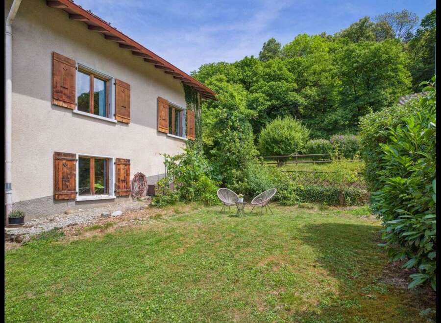 Discover the charm of this beautiful property, featuring a well-maintained exterior and inviting outdoor space.