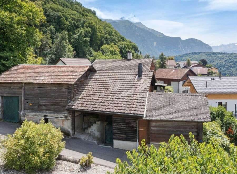 Discover the charm of this unique property nestled in a picturesque setting.