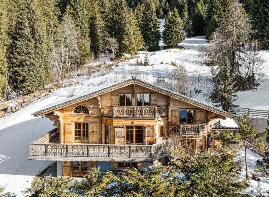 Discover the charm of this stunning wooden chalet nestled in a picturesque mountain setting.