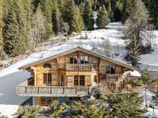 Discover the charm of this stunning wooden chalet nestled in a picturesque mountain setting.