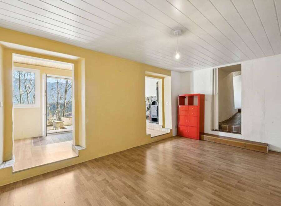 Discover this charming property featuring a bright and airy interior with a warm, inviting atmosphere.