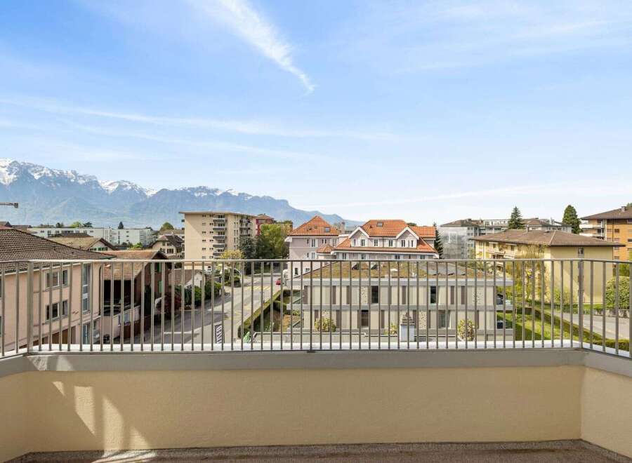 Enjoy breathtaking mountain views from this stunning property.