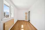 Discover this bright and airy room, perfect for creating your dream living space.